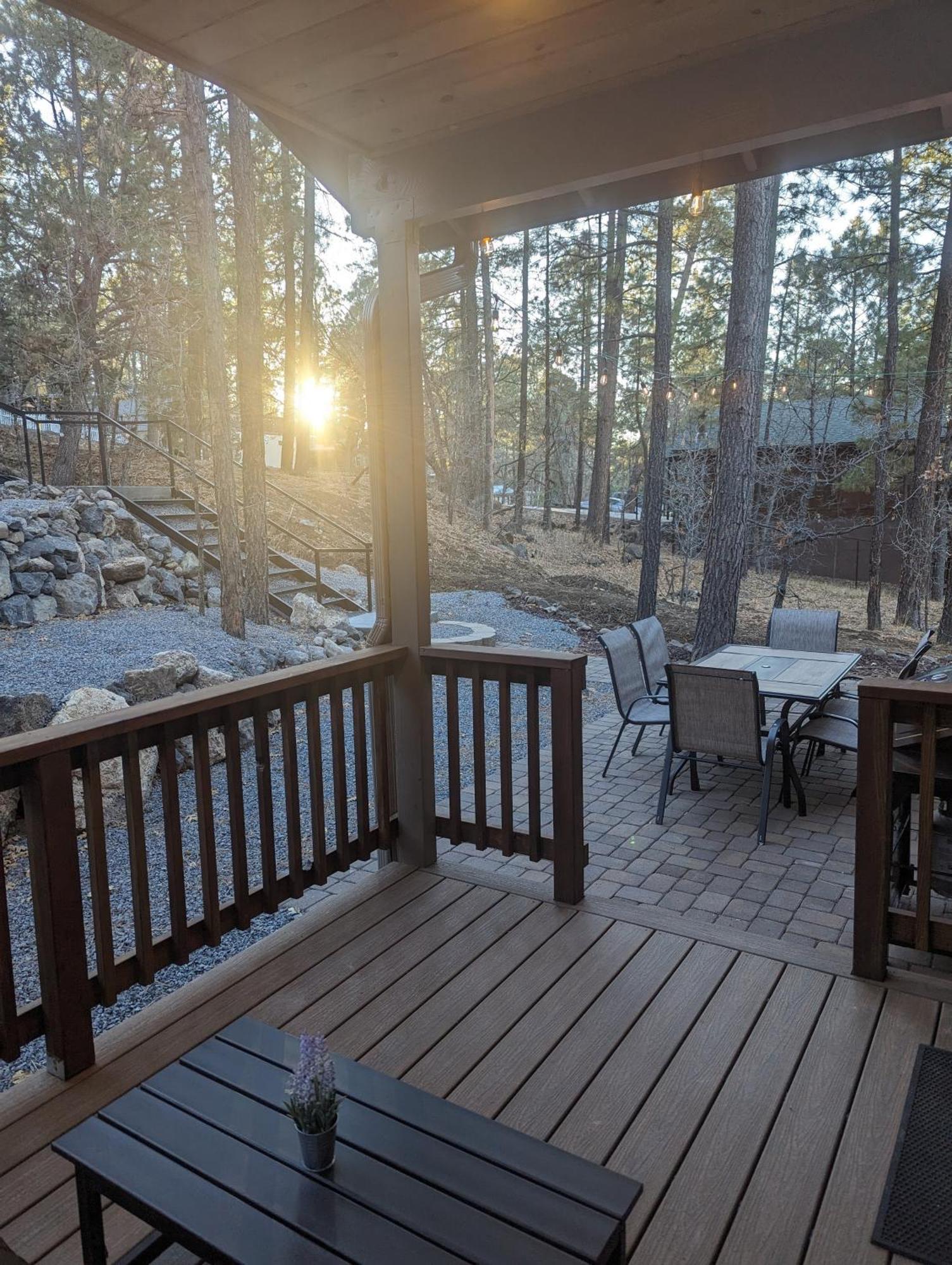 Cozy 2bd/2ba, 2 Covered Decks, Patio Dinning, Newly Built! *