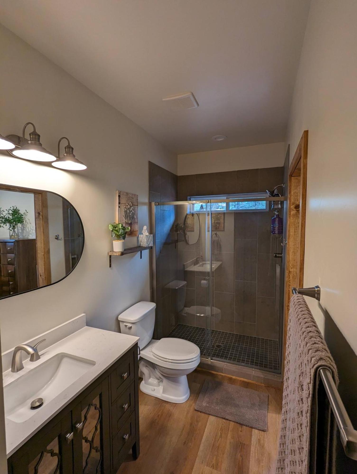 Cozy 2bd/2ba, 2 Covered Decks, Patio Dinning, Newly Built! *
