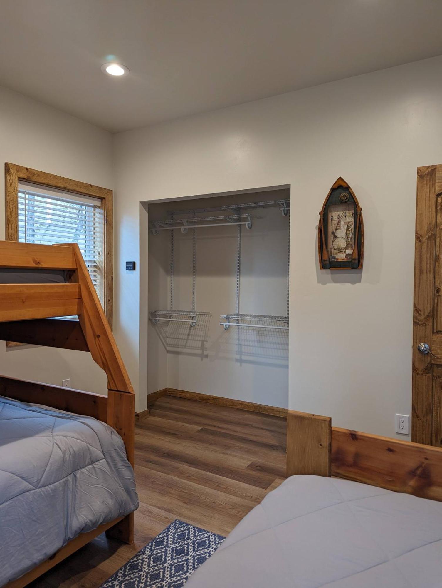 Hébergement de vacances Cozy 2bd/2ba, 2 Covered Decks, Patio Dinning, Newly Built! *