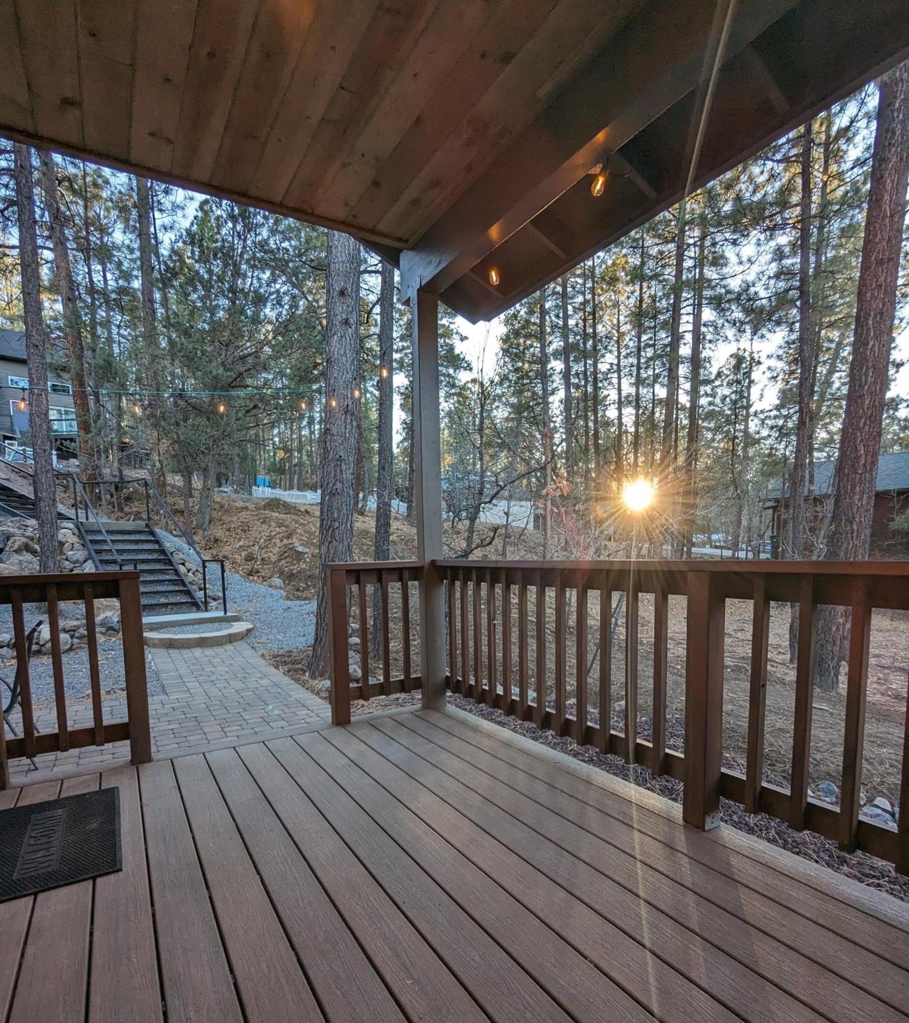 Cozy 2bd/2ba, 2 Covered Decks, Patio Dinning, Newly Built! Hébergement de vacances *
