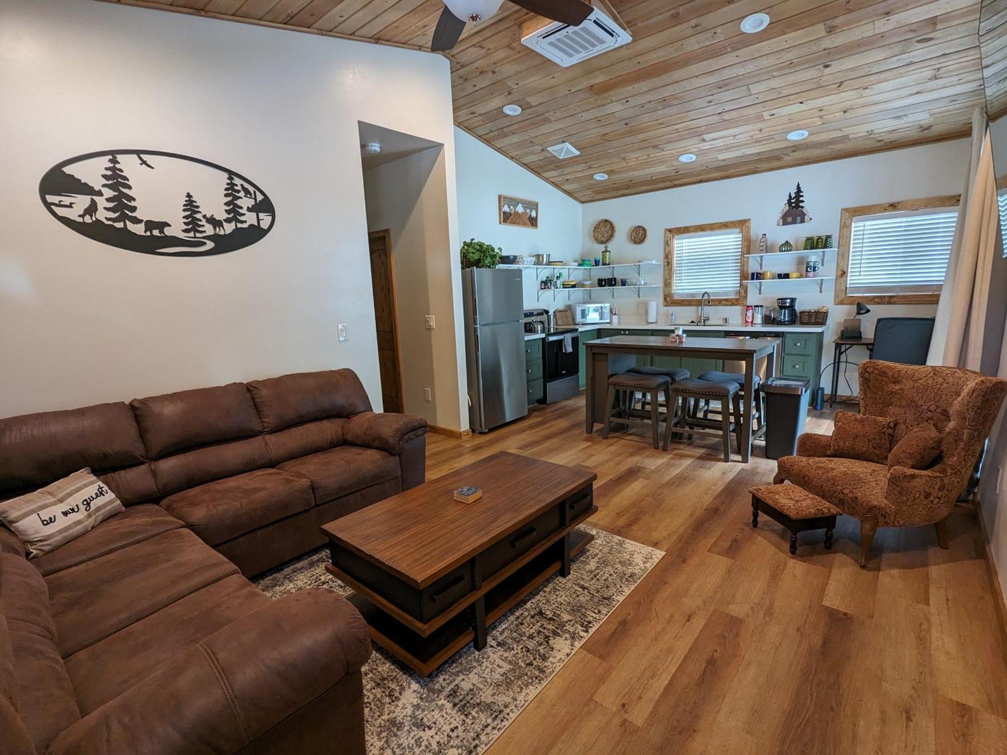 Cozy 2bd/2ba, 2 Covered Decks, Patio Dinning, Newly Built! * Pinetop-Lakeside